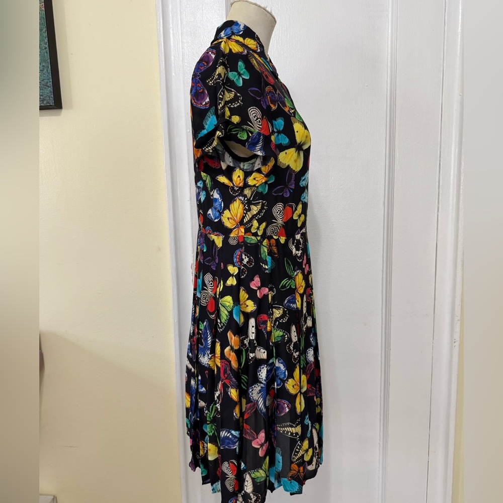 New- Alice + Olivia Tori Short Sleeve Pleated Shirt Dress - Picture 10 of 15